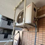 大阪市西成区 TOSHIBAエアコン 室外機ファン回らない ガス補充中