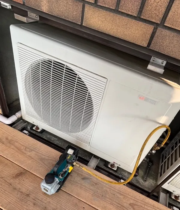 豊中市 三洋電機R22エアコン ガス補充 施工前 点検作業